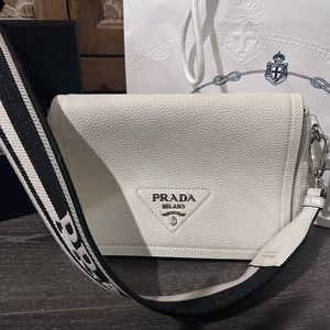 Prada Pattina in Pelle VIT Daino Soft leather.
